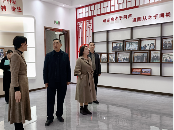 實(shí)地走訪企業(yè) 助力企業(yè)發(fā)展一一洛陽市人大副主任徐新、工信局副局長衛(wèi)樹紅一行蒞臨鴻元軸承調(diào)研