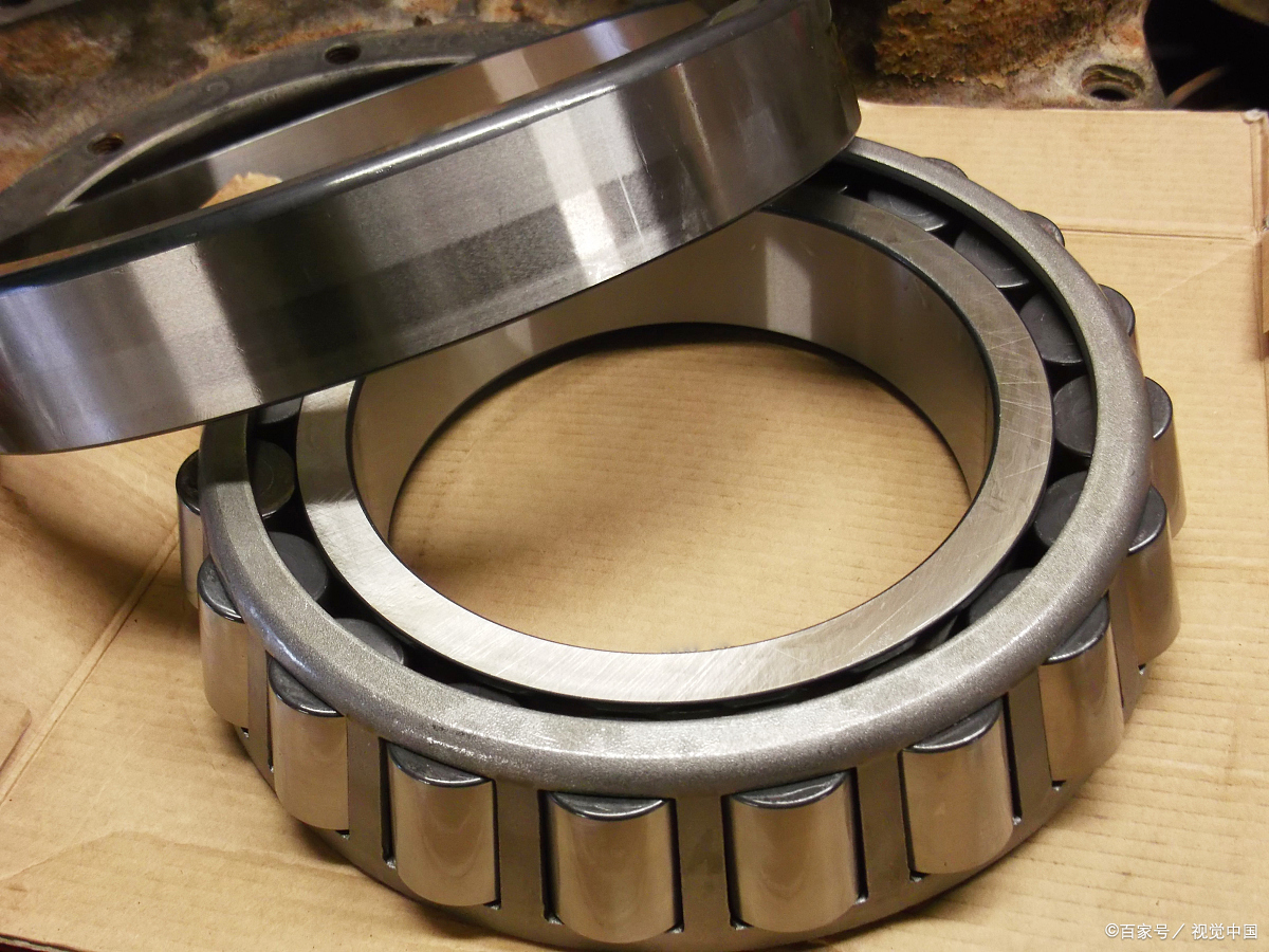 今天我們講講在客戶驗收時經?？吹讲⑻岬降摹八{邊軸承”，“黑邊軸承”，“花邊軸承”。